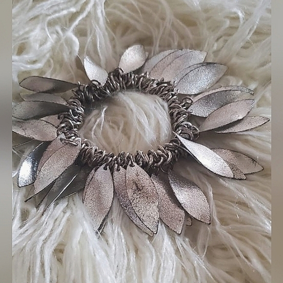 Women Stylish Creative Bracelet Charm Leaf Tassels. 🌴 - Picture 2 of 6